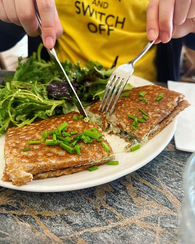 This was the first time I ever tried snail (escargot) Galette 👀 and honestly it tastes like mushroom?? 🤷🏻‍♀️ texture was also...