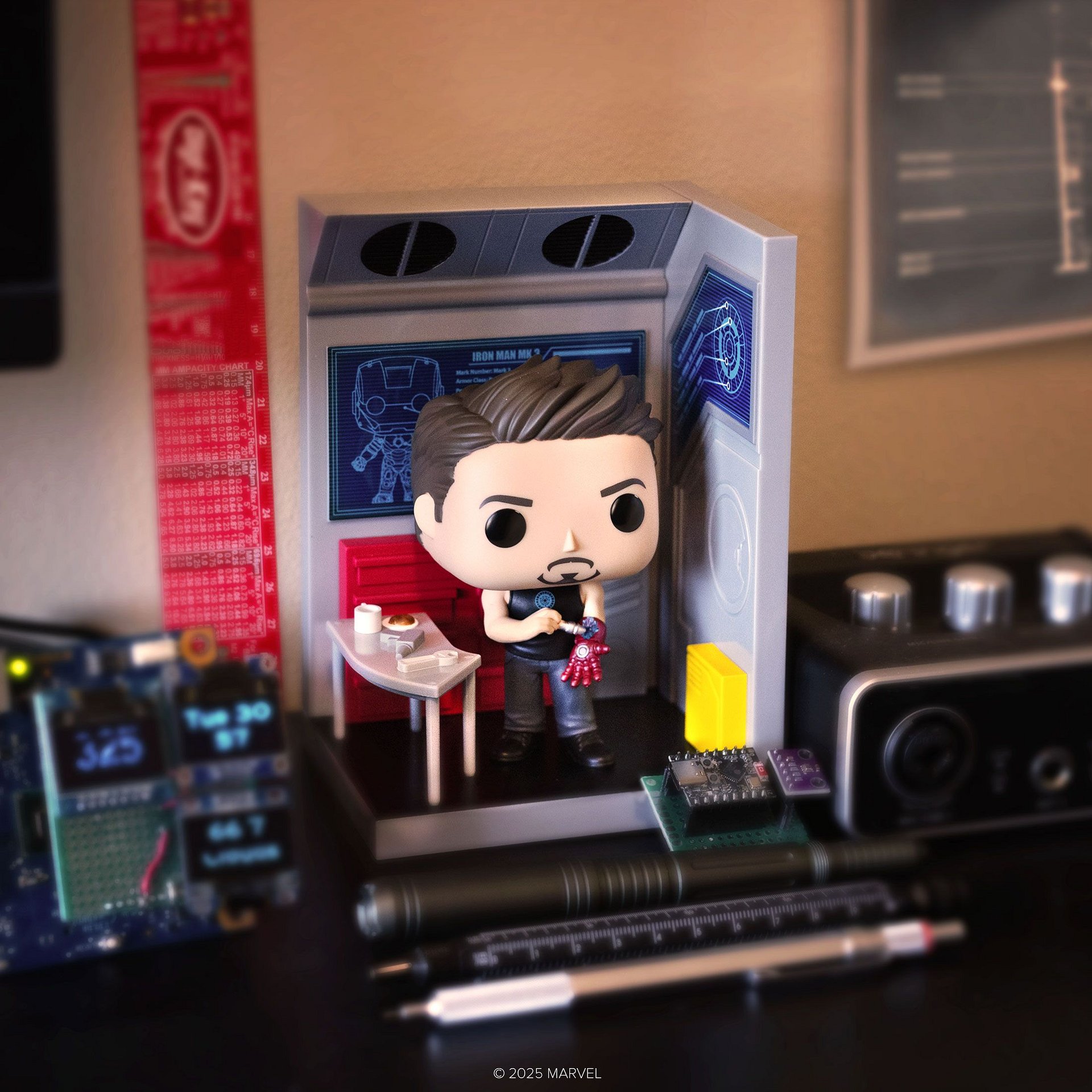 Funko POP! Nooks - Marvel - The Infinity Saga - Tony Stark in His Workshop product image (3)