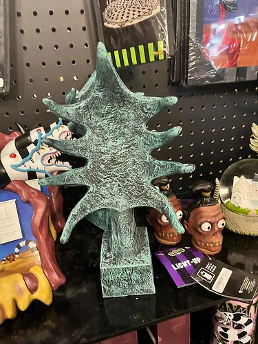 Went browsing at #SpiritHalloween with Hubs today, to look at all the fun stuff. This is just a few of the fun little trinket...