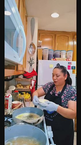 Me encanta cocinar y me gusta compartir con todos ustedes . Acompáñame ! Podemos platicar y cocinar a la misma vez nos la pas...