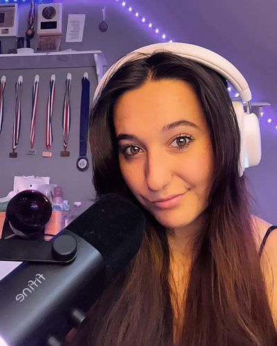 growing and glowing 
•
•
•#contentcreator #femalestreamer #youtube #gaming