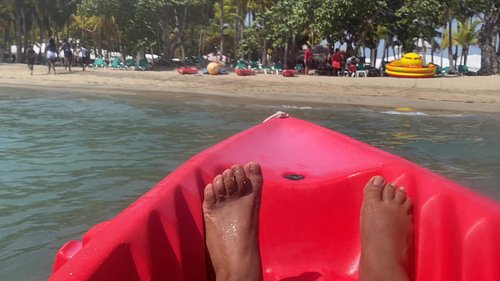 Vacaciones en el Paraíso

Para los aventureros, hay kayaks disponibles sin costo. El oleaje estaba un poco fuerte, pero valió...