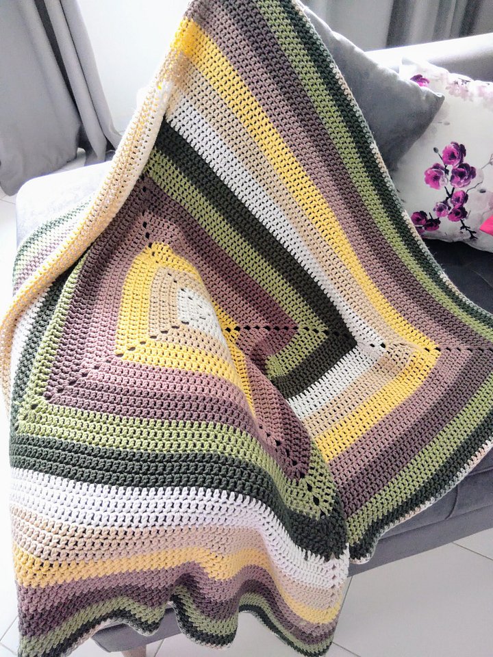 Solid granny square blanket pdf pattern product image (2)
