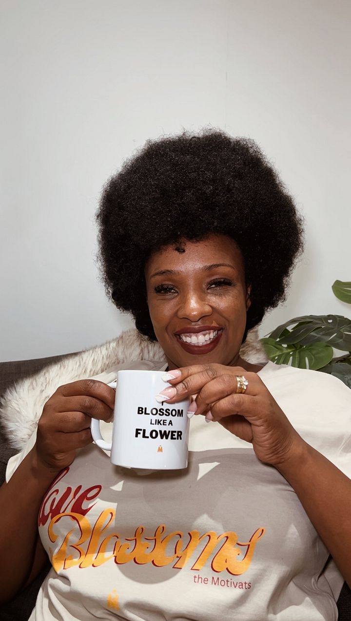 The Motivats - White Glossy Mug - I blossom like a flower (BLACK FRIDAY SALE) product image (2)