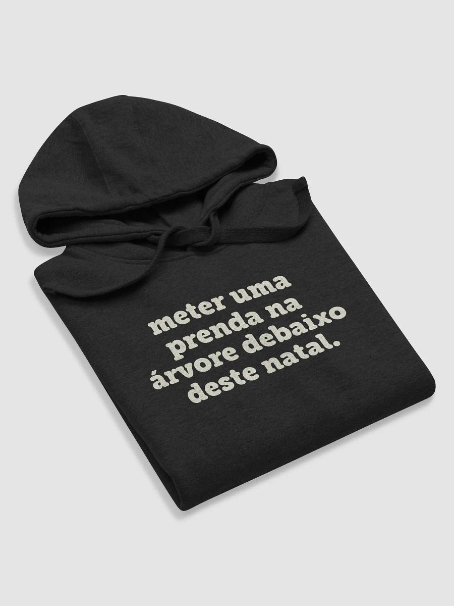 meter uma prenda na árvore debaixo deste natal. | Hoodie product image (5)