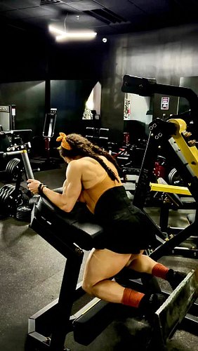Carolyne Marquez ~ machines I share for more gyms to incorporate them for my girlies and boiiiis that love that 🍑 growth. Sha...