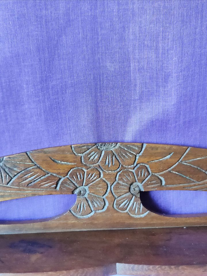 Cabide Vintage dos Anos 20 - Peça Única em Madeira para parede com Prateleira product image (2)