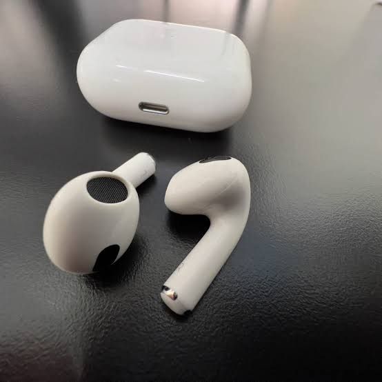 Airpods 3rd Gen GENUINE (SAMALEN SHOP) product image (1)