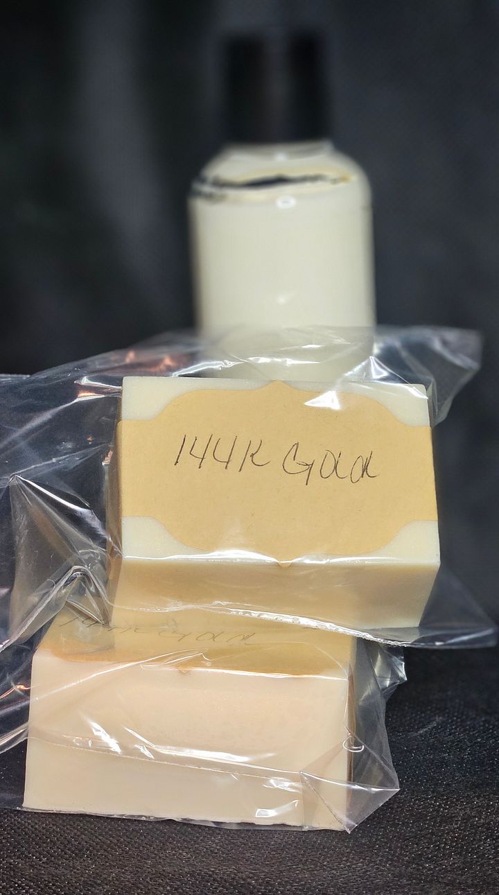 144 KARAT GOLD SOAP & LOTION SET product image (1)