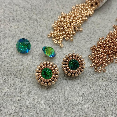 ✨ Don’t forget to check out the recent video for creating an easy square stitch bezel around an 8mm chaton! Tomorrow I will b...