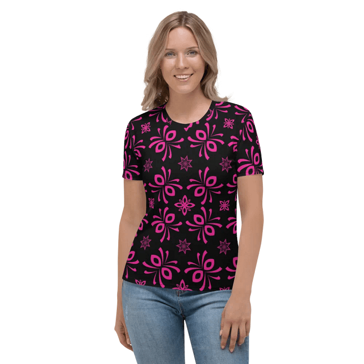Black tee w. Pink designs product image (1)