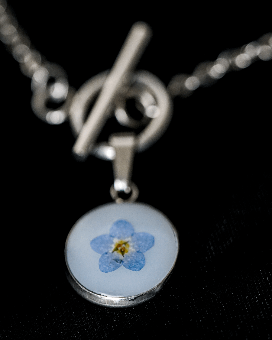 Blue Forget-Me-Not Round Necklace product image (3)