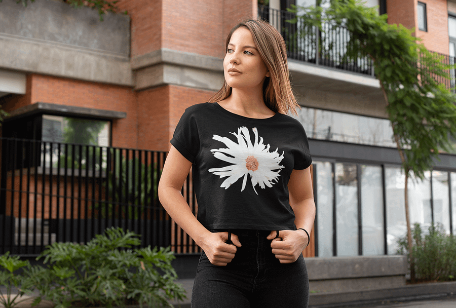 Daisy Flower Women's Cropped T Shirt product image (3)