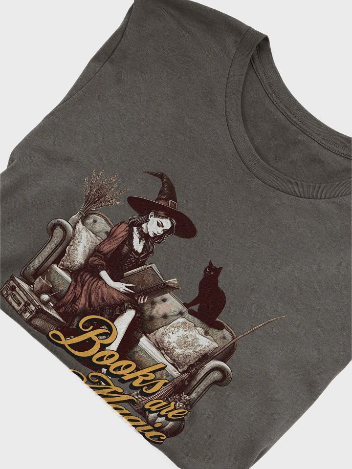 "BOOKS ARE MAGIC" / T-SHIRT product image (12)