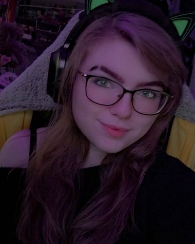October 24' Week 3 ☆ Promo Selfies
•
•
•
Check out my Socials 
• Twitch • Discord • Twitter • IG • Snapchat • TikTok •
Link i...