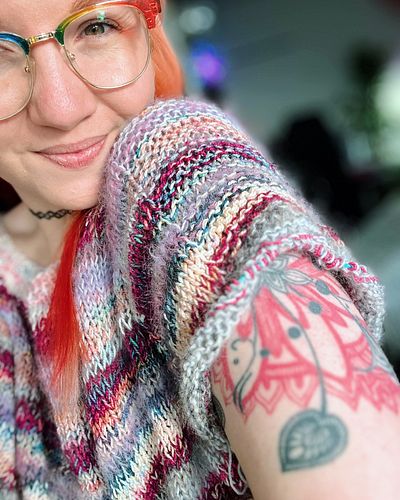 ✨ Birthday Sweater Updateeeee!✨

I split for sleeves last Wednesday and it's been body work from there on. I still don't know...