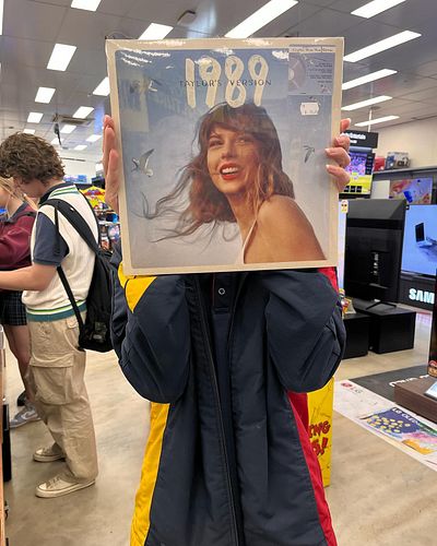 It’s a new soundtrack, I could dance to this beat🩵🩵🦋🦋
#1989taylorsversion #swifties