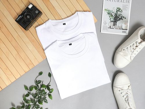 Minimal vibes.
White tees, clean kicks, a touch of green, and a classic Kodak moment.
Simplicity never goes out of style.

#S...