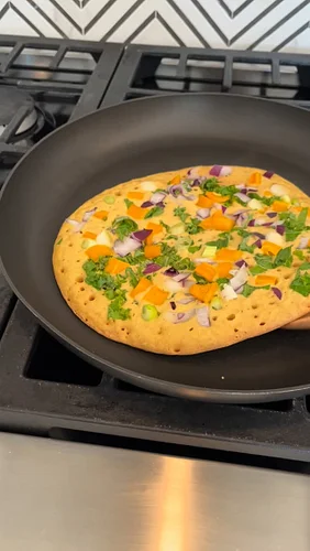 Have I mentioned how much I love a chickpea omelette? I can’t quit you 
#wfpb #veganbreakfast #oilfree #agelikeabadassmother ...