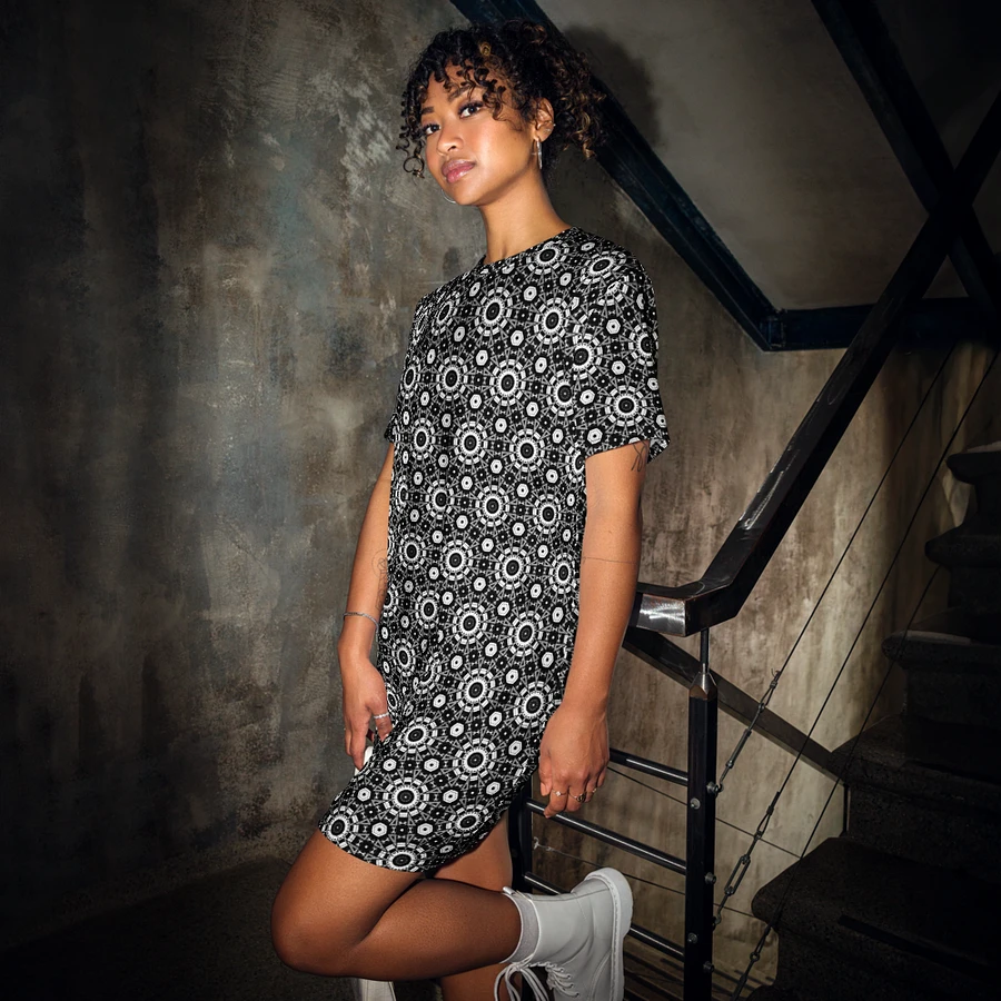 Abstract Monochrome Circles T Shirt Dress product image (4)