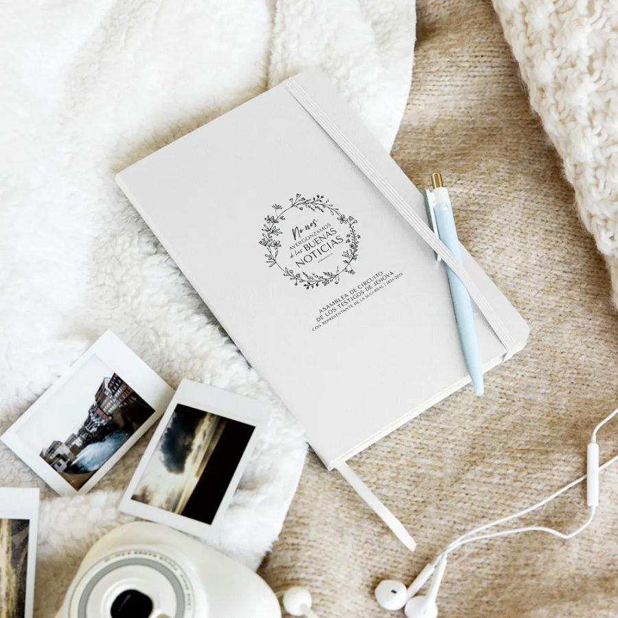 'No Nos Avergonzamos de las Buenas Noticias' Hardcover Notebook product image (9)