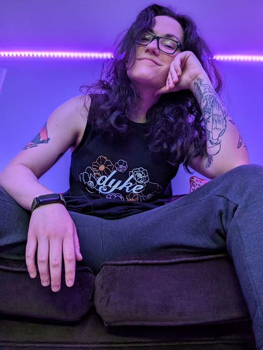 dyke muscle tee product image (1)