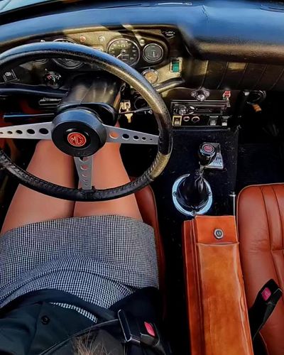 #yourmotherwontlikeit #mgbgt #brg #taninterior #chelsea #classic #british #legs11 #hotstuff #fun #babe #sundayvibes thanks to...