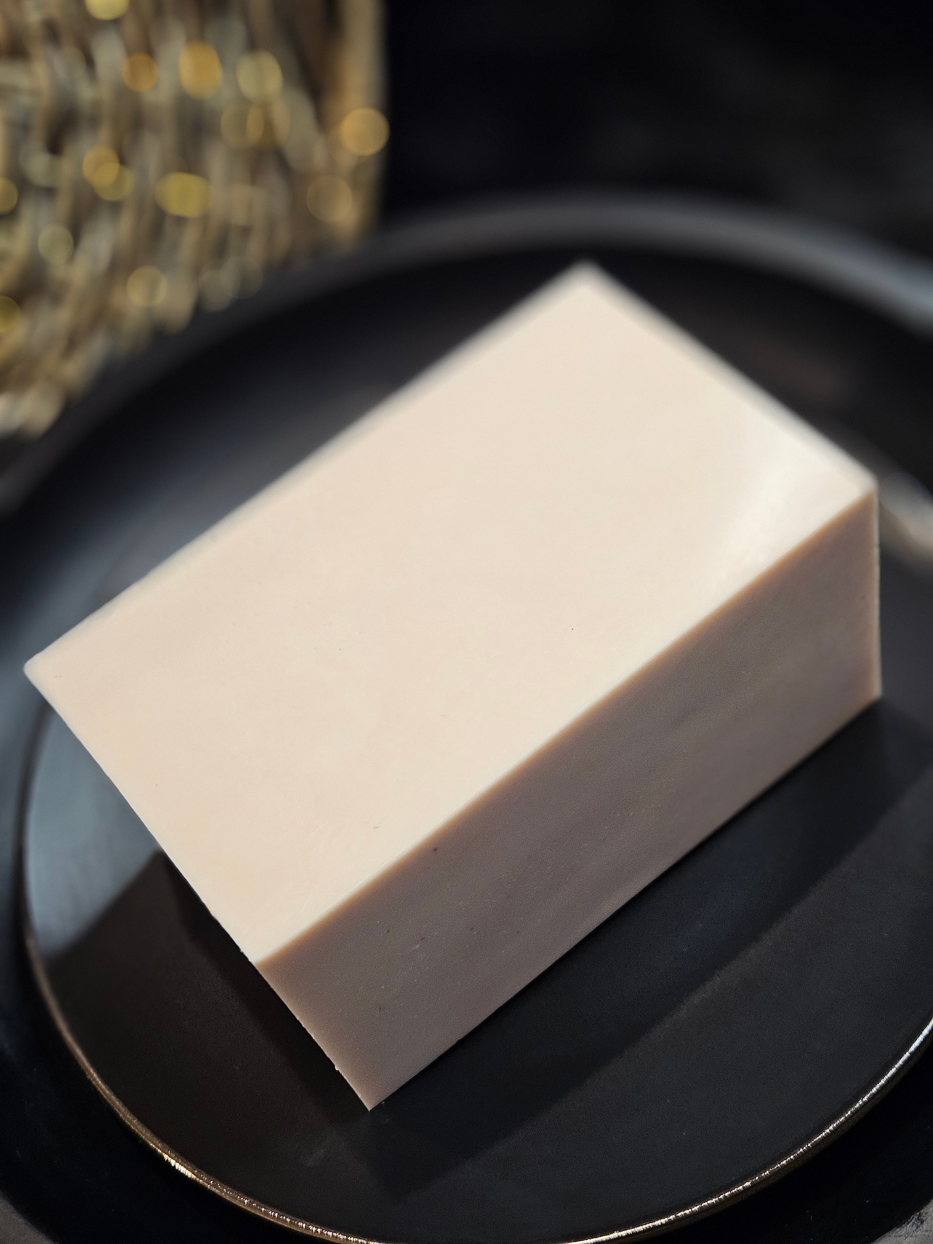 144 KARAT GOLD ½ LOAF product image (1)