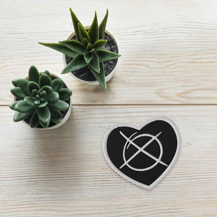 LOGO HEART PATCH product image (4)