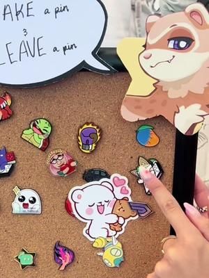 PIN TRADING AT TWITCH CON 🧷 🩷 #fyp #foryou