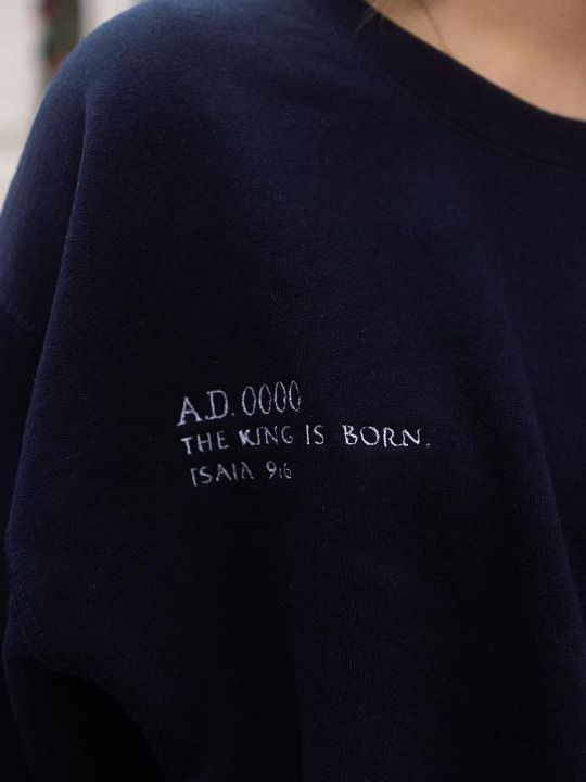 The king is born sweatshirt product image (2)