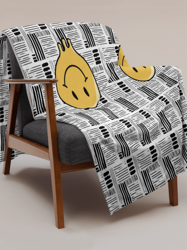 LOVA - Smiley Blanket product image (1)